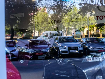 - avtomobilizem - prodaja novih in rabljenih vozil - financiranje -  - 04.07.2016 - Toyota Center Ljubljana. Salon Vič, Trža&scaron;ka Cesta 132,     //FOTO: Bojan Velikonja