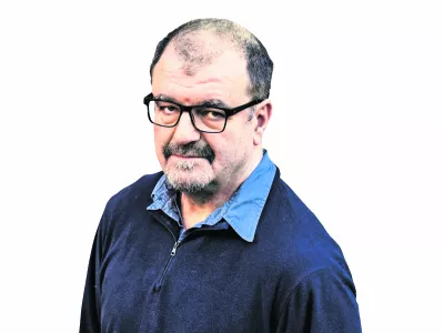 Ahmed Burić, kolumnist Dnevnika------COLORPSAV PERMANENT PROSIM !!!
