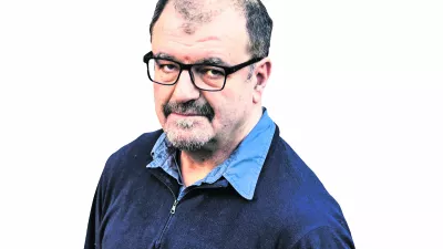 Ahmed Burić, kolumnist Dnevnika------COLORPSAV PERMANENT PROSIM !!!