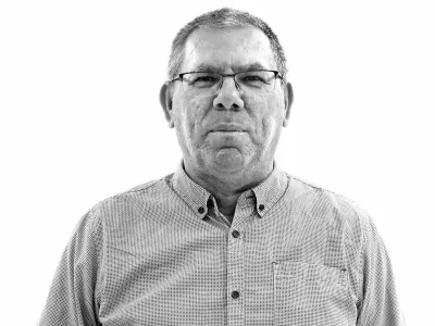 Miha A &Scaron;tamcar- Redakcija Dnevnik 2024 - portreti za komentarje in kolumne - kolumnisti - komentatorji &ndash; novinarji - portret //FOTO: Luka Cjuha