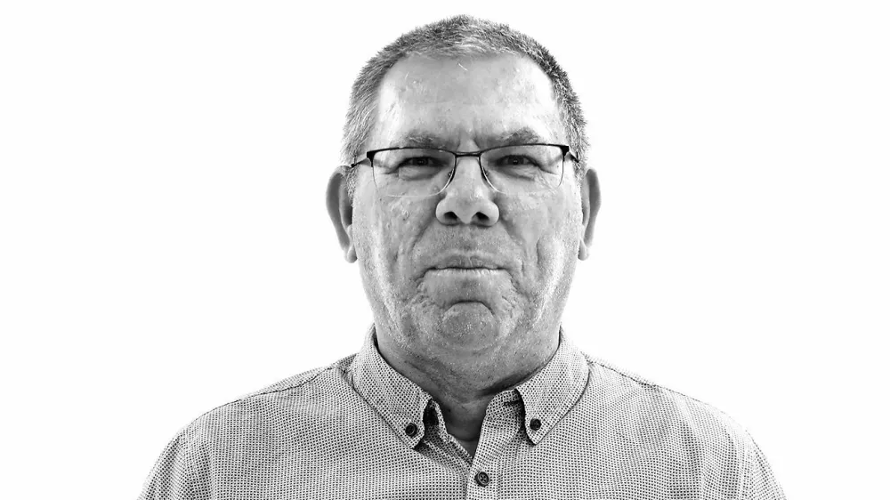 Miha A &Scaron;tamcar- Redakcija Dnevnik 2024 - portreti za komentarje in kolumne - kolumnisti - komentatorji &ndash; novinarji - portret //FOTO: Luka Cjuha