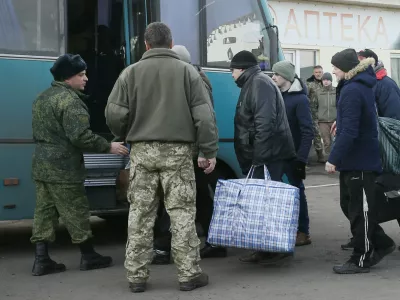 Prisoners of war (POWs) from the separatist self-proclaimed Luhansk People's Republic (LNR) board a bus during the exchange of captives near the city of Bakhmut in Donetsk region, Ukraine December 27, 2017. REUTERS/Valentyn Ogirenko
