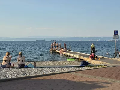 izola plaža svetilnik 