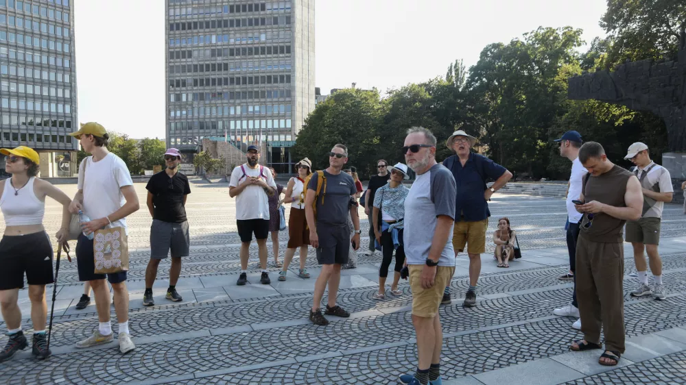 3.8.2026 - OGLED SOCIALISTIČNE DEDI&Scaron;ČINE LJUBLJANE - komunistična tura - ogled - turistiFoto: Luka Cjuha