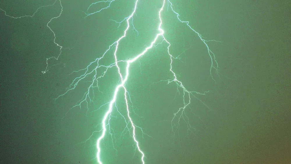 Bolts of lighting strike over Los Angeles early Monday morning, Oct. 17, 2005, in this view looking northeast from above the Hollywood Bowl. (AP Photo/Mike Meadows)------6k