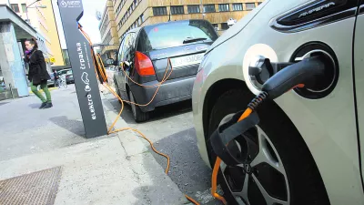 - električna polnilnica v Ljubljani - polnilna postaja - črpalka - električna mobilnost - vozilo z električno energijo - hibridna vozila - električno vozilo - vozilo na elektriko   //FOTO: Tomaž Zajelšnik