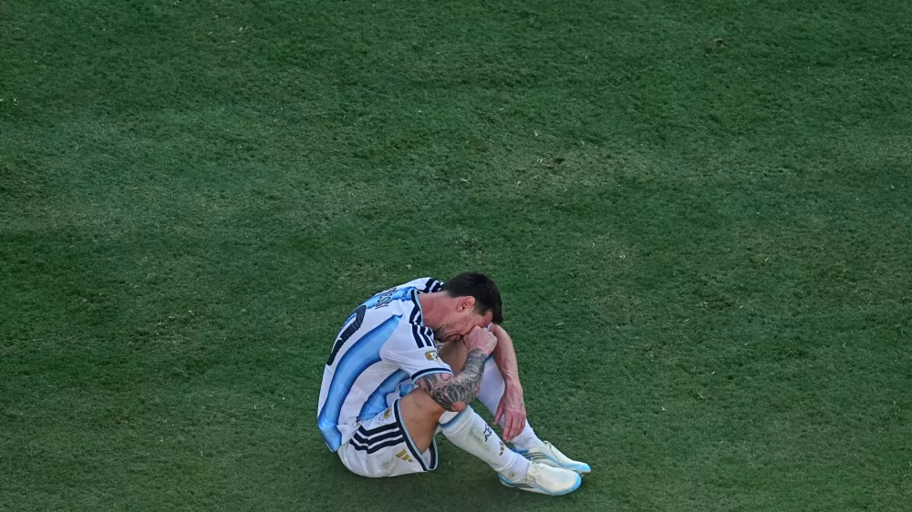 Argentina's Lionel Messi (10) reacts after the World Cup final soccer match between Spain and Argentina in East Rutherford, N.J., near New York, Sunday, July 19, 2026. (AP Photo/Matt Rourke)