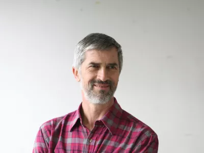 Andrej Velkavrh, meteorolog - vremenoslovec in dolgoletni televizijski napovedovalec vremena, prognostik v Uradu za meteorologijo pri ARSO - Agencija RS za okolje, kolumnist- Dnevnik 2016 - portreti za komentarje in kolumne - kolumnisti - novinarji//FOTO: Toma? Skale