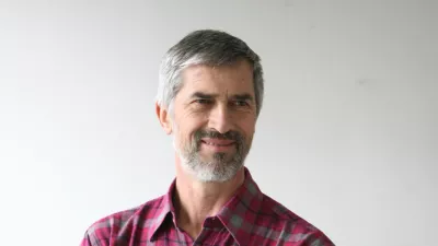 Andrej Velkavrh, meteorolog - vremenoslovec in dolgoletni televizijski napovedovalec vremena, prognostik v Uradu za meteorologijo pri ARSO - Agencija RS za okolje, kolumnist- Dnevnik 2016 - portreti za komentarje in kolumne - kolumnisti - novinarji//FOTO: Toma? Skale