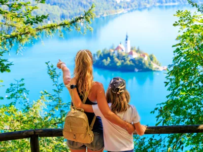 Ko nas nekdo obi&scaron;če od zunaj, nas pogosto vidi drugače, kot pa mi vidimo sami sebe. / Foto: Istock