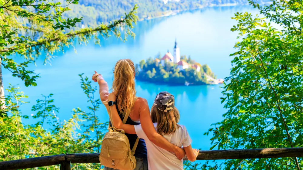 Ko nas nekdo obi&scaron;če od zunaj, nas pogosto vidi drugače, kot pa mi vidimo sami sebe. / Foto: Istock