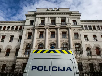 - 14.02.2019 - simbolična fotografija - Vrhovno sodi&scaron;če RS - Policija - pravosodje - pravo - pravičnost - pravica - pravni sistem - tožilstvo - sodna oblast - sodi&scaron;ča -//FOTO: Luka Cjuha.