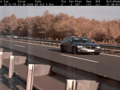 Voznik začetnik je po pomurski avtocesti divjal s hitrostjo 230 km/h. 
