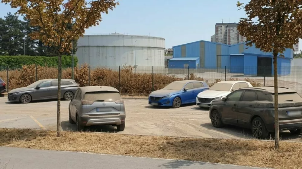 Zapra&scaron;eno parkiri&scaron;če. Pobude me&scaron;čanov