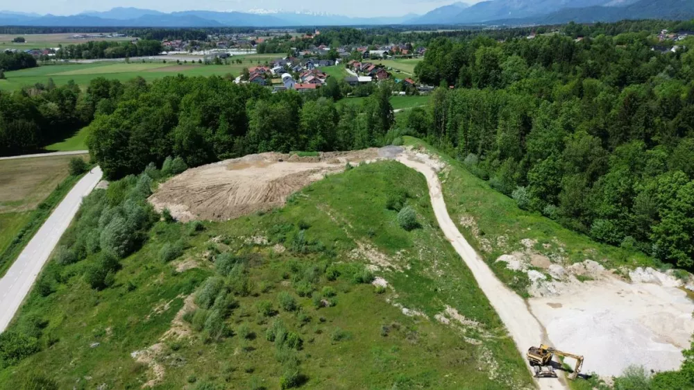 V Komendi pospe&scaron;ujejo odkup zemlji&scaron;č za gradnjo suhega zadrževalnika