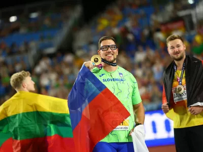 Athletics - European Athletics Championships - Alexander Stadium, Birmingham, Britain - August 13, 2026 Gold medallist Slovenia's Kristjan Ceh celebrates winning the Men's Discus Throw Final with silver medallist Lithuania's Mykolas Alekna and bronze medallist Germany's Henrik Janssen REUTERS/Hannah Mckay