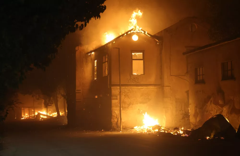 14.08.2026.,Omis- Stravicna noc na pozaristu kod Omisa gdje vatrena stihija unistava sve pred sobom. Photo: Ivo Cagalj/PIXSELL / Foto: Ivo Cagalj/pixsell