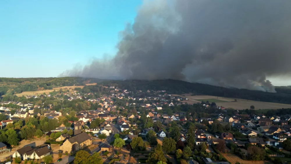 Thick smoke drifts over the Gey district from a forest fire in H&uuml;rtgenwald, Germany, Friday, Aug. 14, 2026. (Federico Gambarini/dpa via AP)