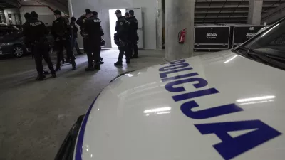 simbolična fotografija - policija v Stožicah- nogomet - Olimpija: Maribor, Prva liga  zaostala tekma, 4. kroga:- nogometaši ljubljanske Olimpije so izgubili proti Mariboru z 0:3 (0:1).         //FOTO: Luka Cjuha