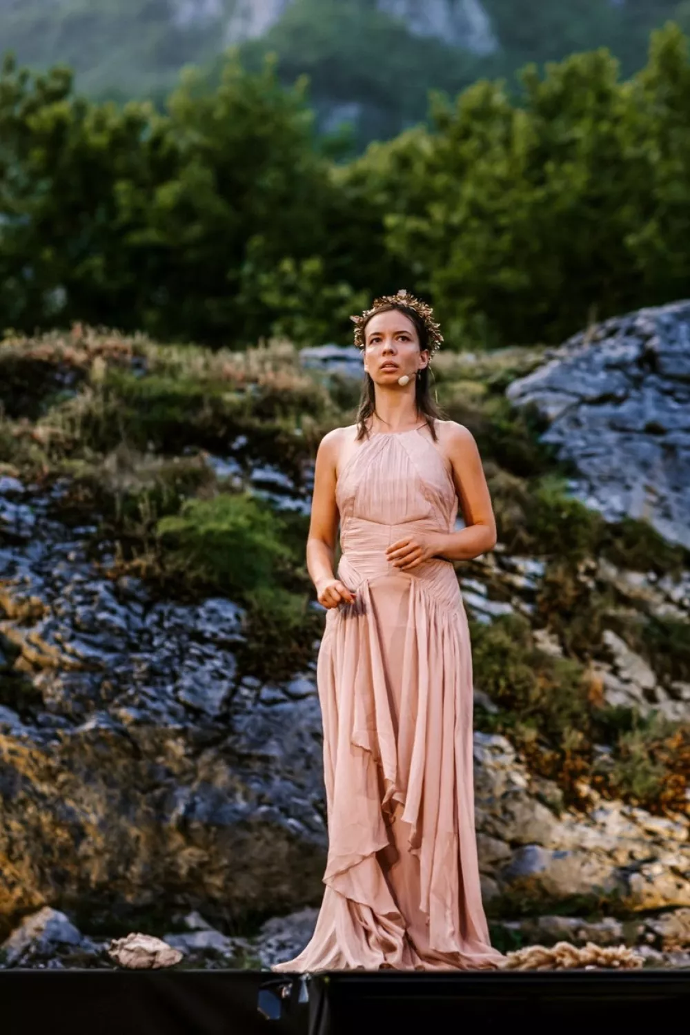 Ma&scaron;a Tiselj v predstavi Deivos Jina, priredbi Krsta pri Savici v režiji Nane &Scaron;umrada Slavnić, JNana Theatre, Foto: Ana Gregorič