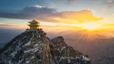 Spektakularni pogled na goro, kjer bo fant preživel kar nekaj časa. / Foto: Istock