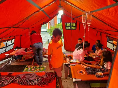 People receive treatment at a regional hospital following an earthquake in Maumere, Sikka, East Nusa Tenggara province, Indonesia August 15, 2026. REUTERS/Stringer