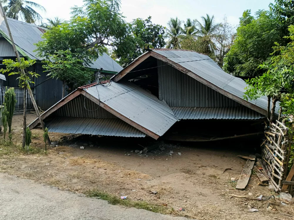 A heavily-damaged house after an earthquake felt in Nanga Mbaur village, East Manggarai, East Nusa Tenggara province, Indonesia, August 16, 2026. REUTERS/Gabrin Anggur