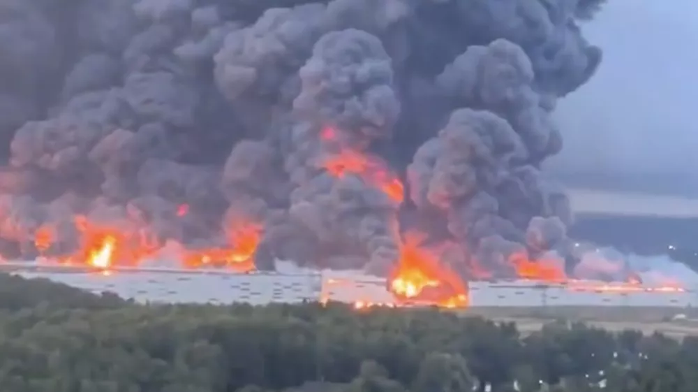 Ukrajina je v napadu uničila največji logistični center podjetja Wildberries. Foto: X