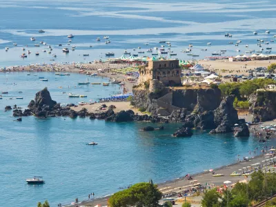 Vse več pravil velja na italijanski letovi&scaron;čih. Tako tudi v Praia a Mare. / Foto: Istock