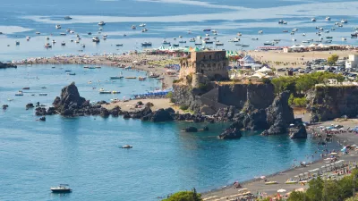Vse več pravil velja na italijanski letovi&scaron;čih. Tako tudi v Praia a Mare. / Foto: Istock