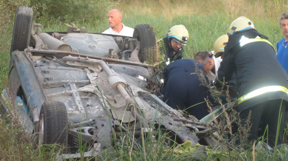 prometna nesreča avto gasilci