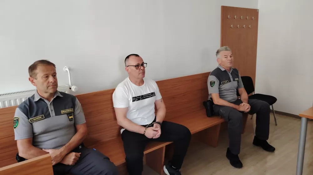 Rop banke: 21 let se je skrival v tujini, pred sodnico zdaj molči