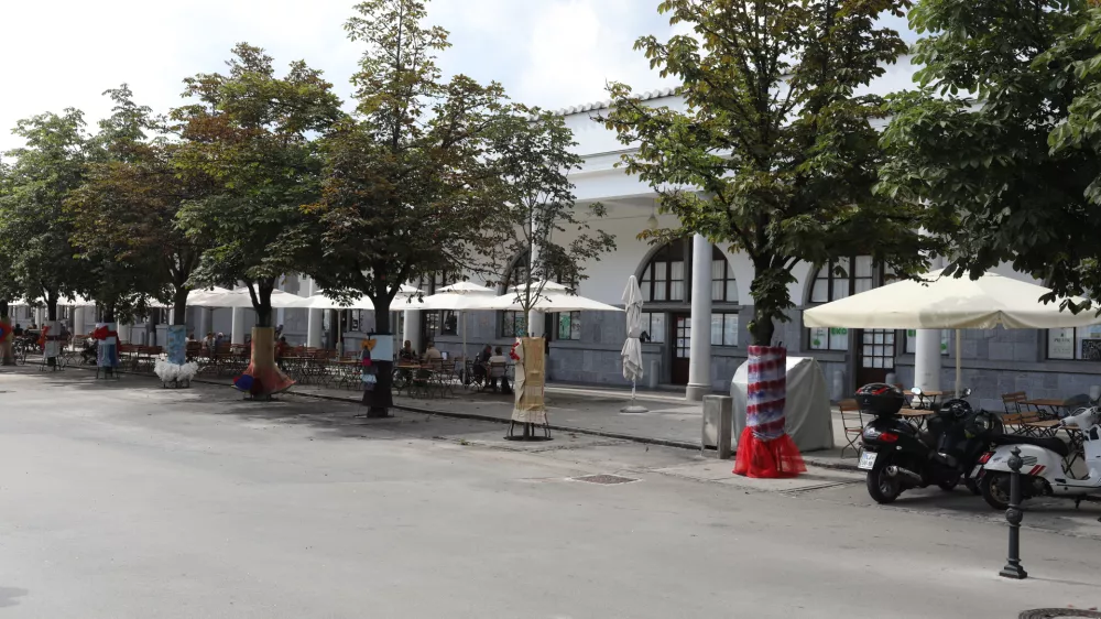 - 06.08.2021 - Tržnica Ljubljana, odprt prostor po umiku kioskov in kamionov s hitro prehrano. //FOTO: Bojan Velikonja