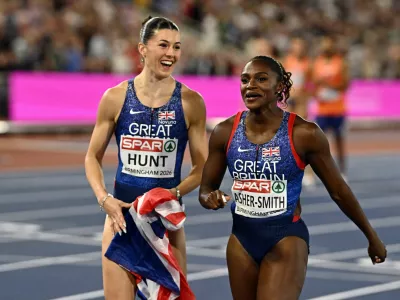 Athletics - European Athletics Championships - Alexander Stadium, Birmingham, Britain - August 16, 2026 Great Britain's Amy Hunt and Dina Asher-Smith celebrate winning the gold medal in the 4x100m mixed relay final REUTERS/Dylan Martinez