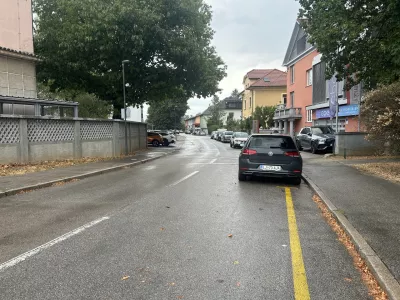 Zaradi parkiranja v &Scaron;i&scaron;ki ogrožena varnost otrok