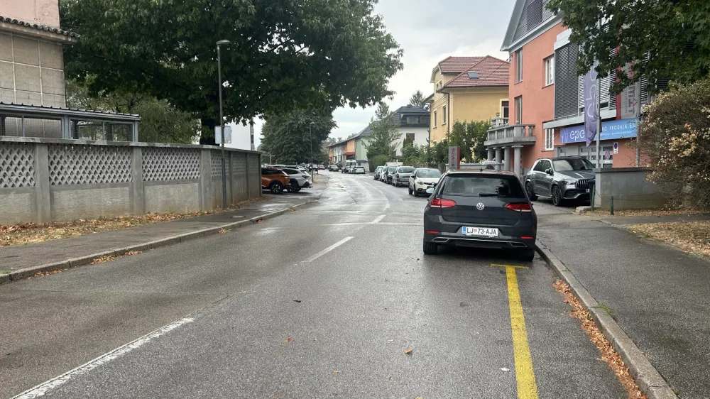 Zaradi parkiranja v &Scaron;i&scaron;ki ogrožena varnost otrok