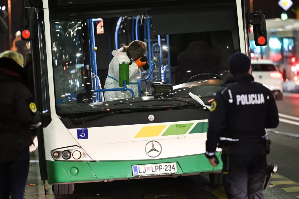 kriminalforenzika forenziki policija uboj kriminalisti 13.11.2025 Napad na voznika LPP z ostrim predmetom - nožem, Bavarski dvorFoto: Nik Erik Neubauer