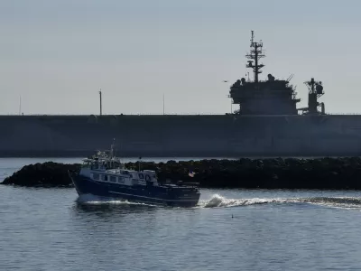 Letalonosilka USS Kitty Hawk 