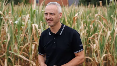 Kranj, Predoslje.Minister za kmetijstvo Janez Cigler Kralj si je skupaj s predstavniki Kmetijsko gozdarske zbornice Slovenije in kmetijsko svetovalne sluzbe ogledal posledice suse na obmocju Kranja z okolico.Minister za kmetijstvo Janez Cigler Kralj.