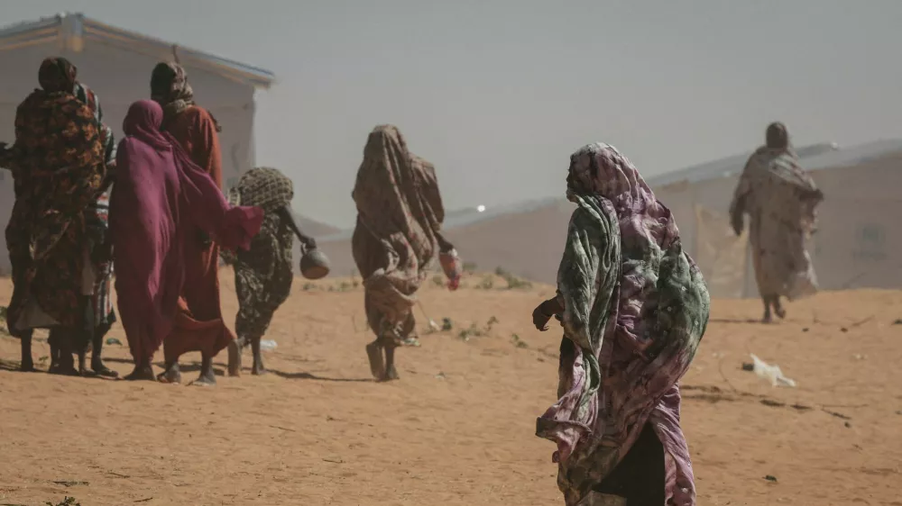 FILE PHOTO: Sudanese refugee women walk at the Tulum refugee camp, amid ongoing conflict in Sudan between the paramilitary Rapid Support Forces (RSF) and the Sudanese army, in Wadi Fira province, eastern Chad, November 30, 2025. REUTERS/Amr Abdallah Dalsh//File Photo
