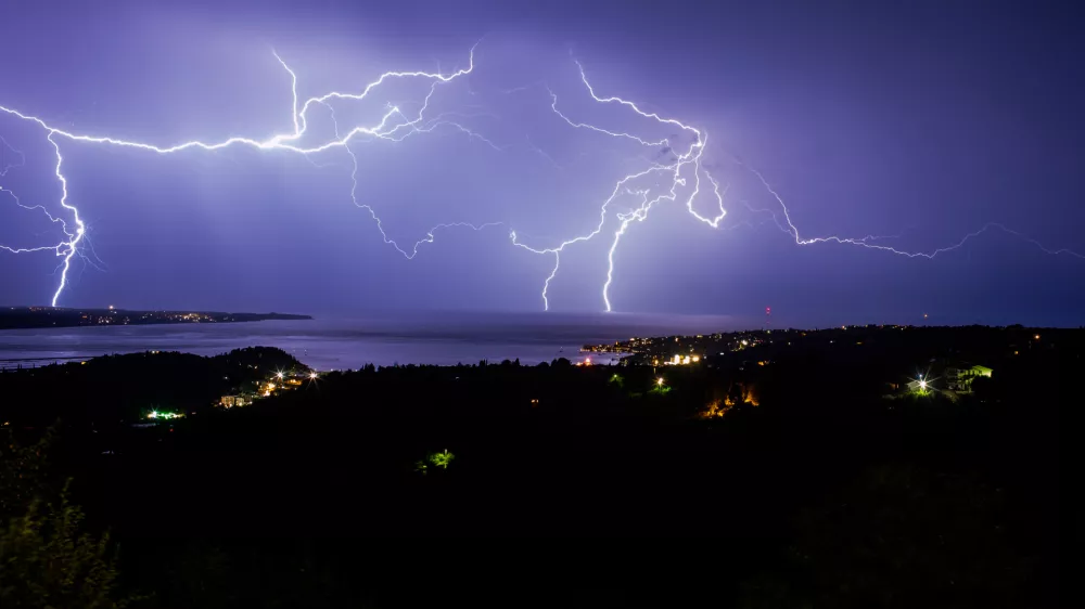 2019. Nevihta nad Piranskim zalivom.//FOTO: Bojan Velikonja