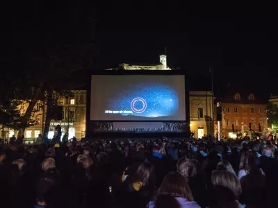Letni kino Kongresni trg, Kinodvor