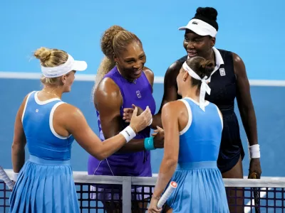 Aug 17, 2026; Mason, OH, USA; Serena Williams and Venus Williams of the United States meet with Peyton Stearns of the United States and Marta Kostyuk of Ukraine, after their doubles match during the Cincinnati Open at Lindner Family Tennis Center. Mandatory Credit: Aaron Doster-Imagn Images   TPX IMAGES OF THE DAY