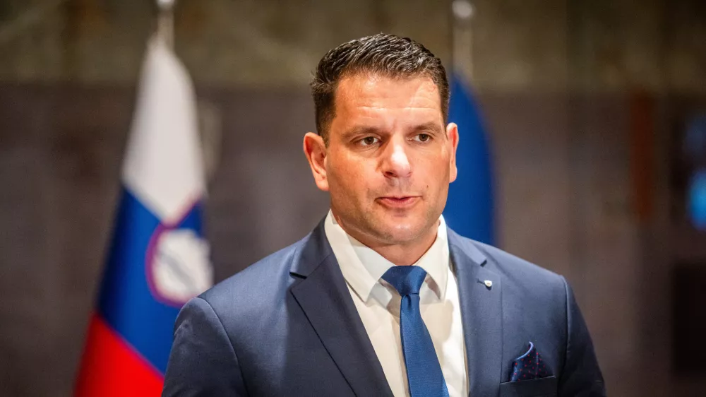 Ljubljana, DZ.Izjava za medije predsednika DZ Zorana Stevanovica.