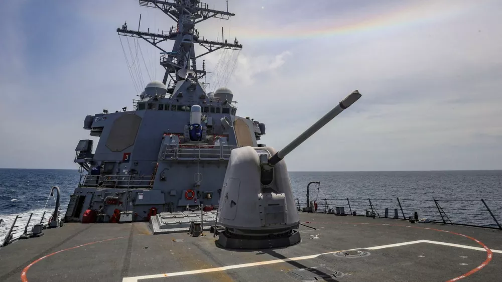 Arleigh Burke-class guided-missile destroyer USS Benfold (DDG 65), forward-deployed to the U.S. 7th Fleet area of operations, conducts underway operations in the South China Sea, July 19, 2022. U.S. Navy/Handout via REUTERS ATTENTION EDITORS - THIS IMAGE WAS PROVIDED BY A THIRD PARTY.