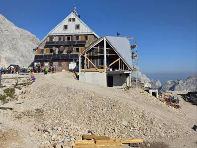 KredaricaGradnja novega podnebnega observatorija na Kredarici.Foto: Gregor Sluga, ARSO