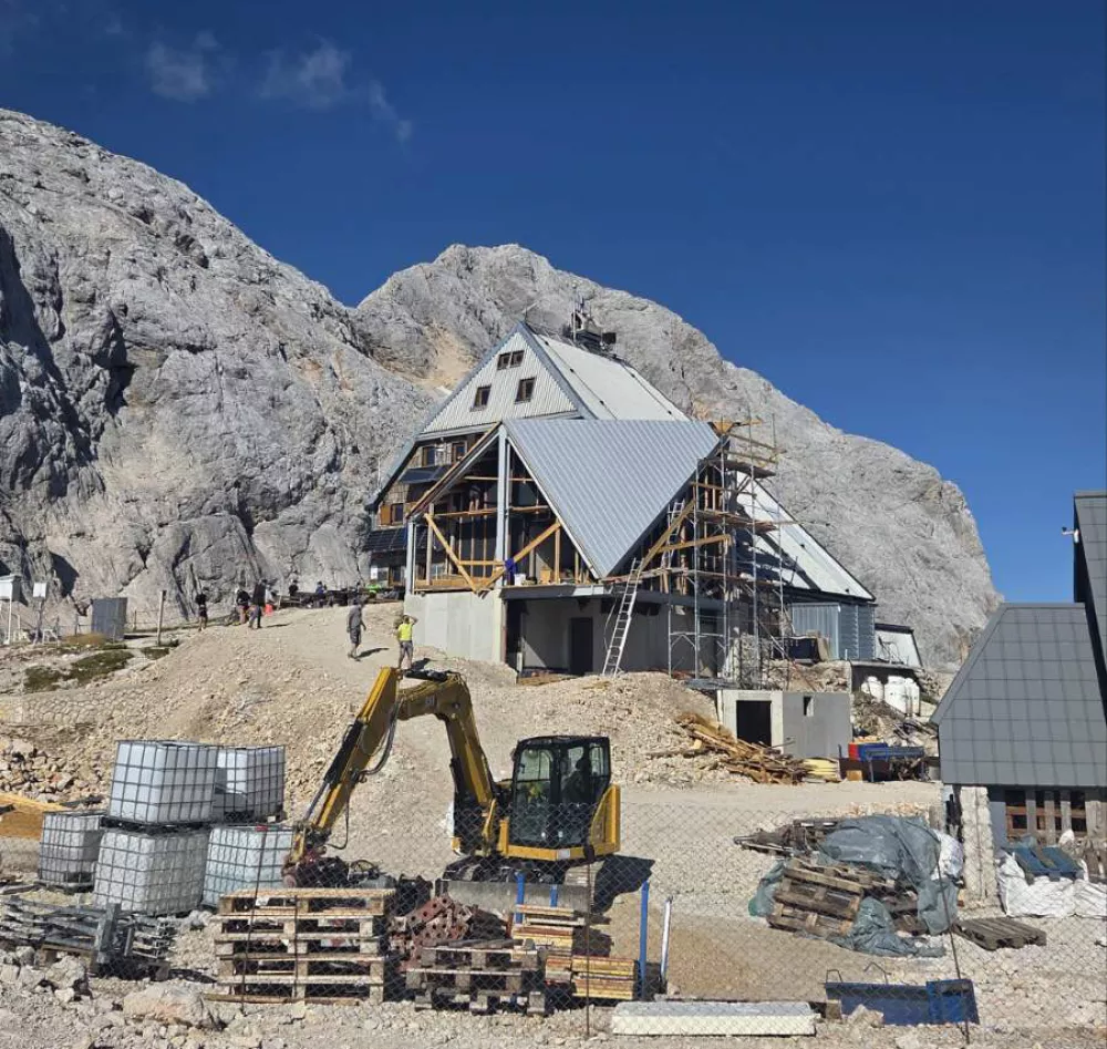 KredaricaGradnja novega podnebnega observatorija na Kredarici.Foto: Gregor Sluga, ARSO