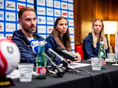 Ljubljana, hotel Double Tree by Hilton.Novinarska konferenca pred odhodom zenske odbojkarske reprezentance na evropsko prvenstvo v Turciji.Selektor slovenske zenske reprezentance Alessandro Orefice.