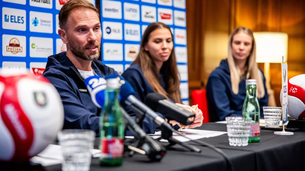 Ljubljana, hotel Double Tree by Hilton.Novinarska konferenca pred odhodom zenske odbojkarske reprezentance na evropsko prvenstvo v Turciji.Selektor slovenske zenske reprezentance Alessandro Orefice.