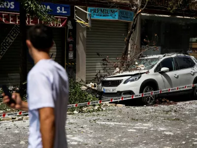 A fallen tree branch lies atop a damaged vehicle on a street in the aftermath of an earthquake that struck southern Spain, in Granada, Spain, August 18, 2026. REUTERS/Fermin Rodriguez